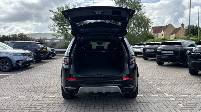 Land Rover Discovery Sport 2.0 D200 Metropolitan 5dr Auto [5 Seat] Diesel Station Wagon - Image 27